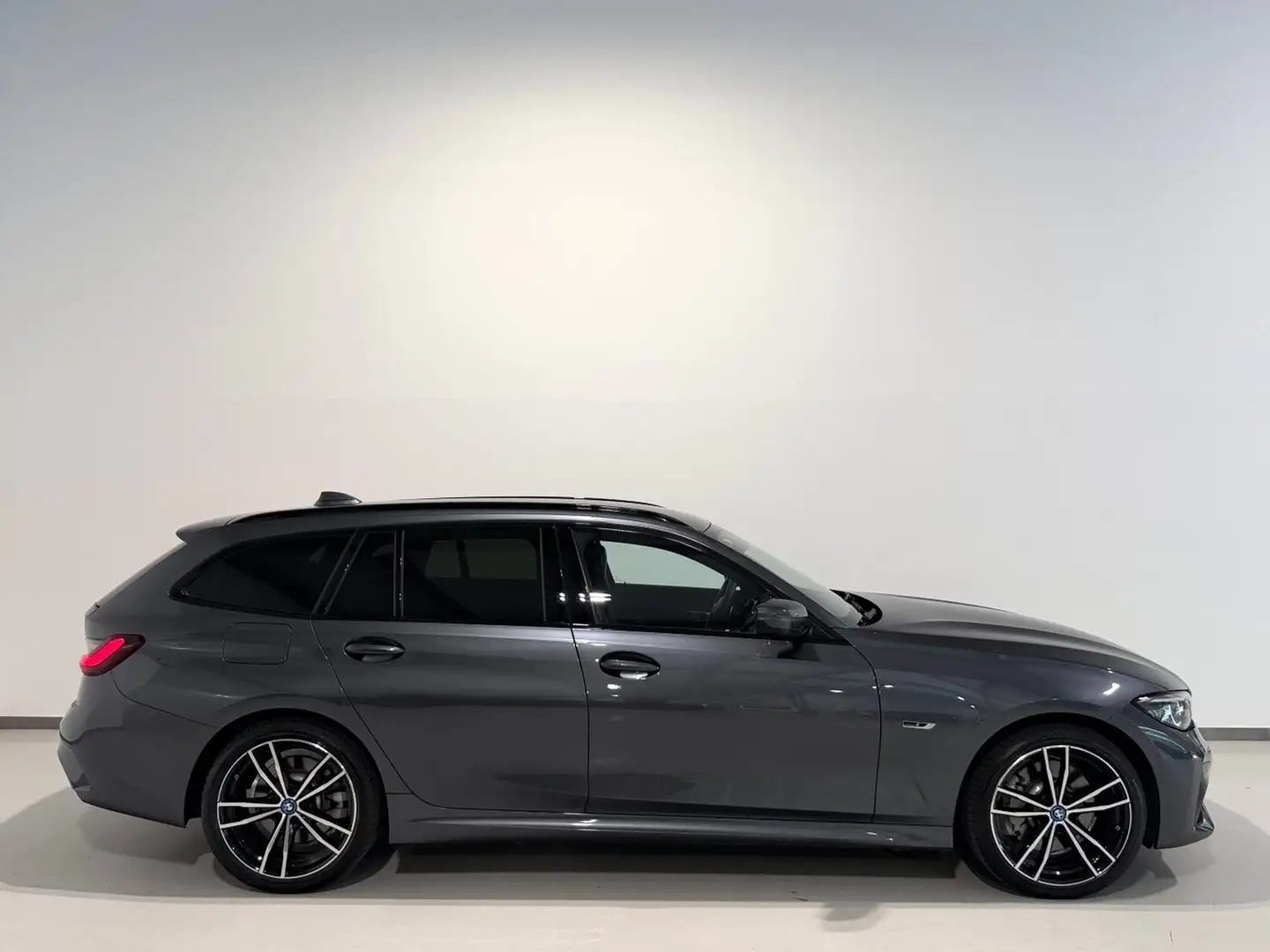 BMW 330 e xDrive G21/M-Sport/HEAD-UP/AHK/ACC/Laser Grau - 2