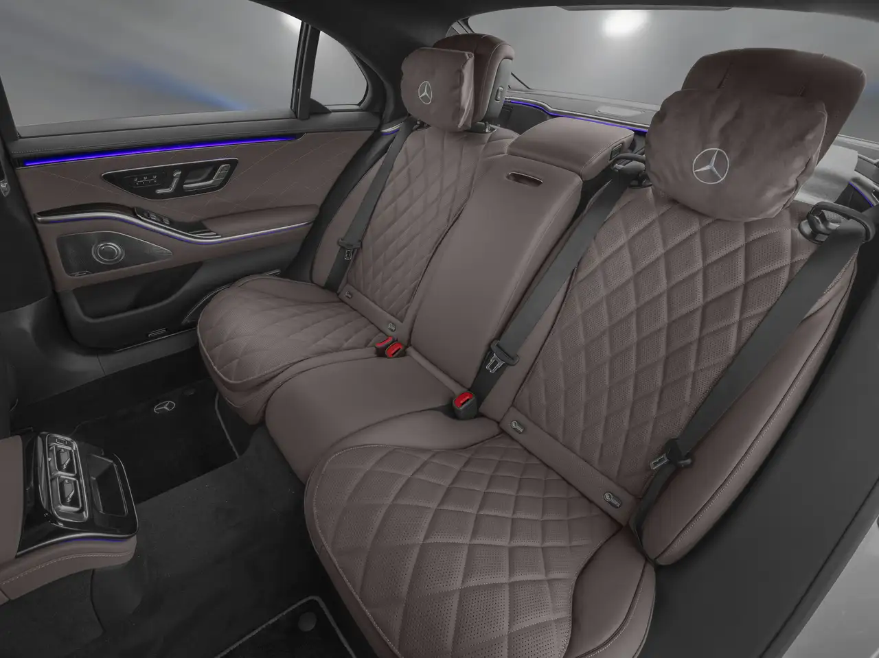 Mercedes-Benz S-Class снимка Mercedes-Benz S-Class