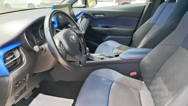 Toyota C-HR view 8