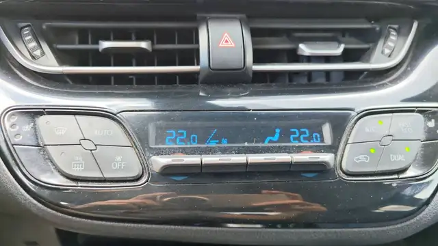 Toyota C-HR view 13