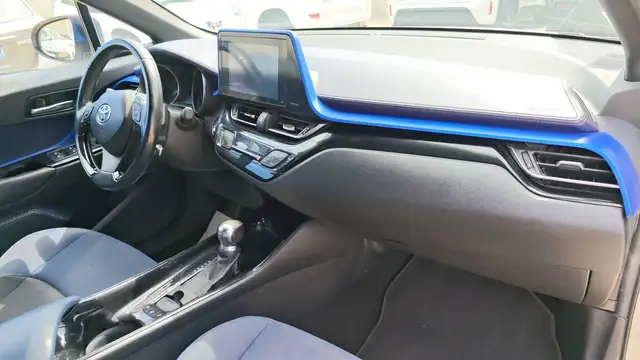 Toyota C-HR view 10