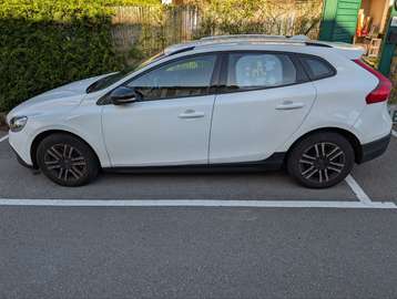 V40 Cross Country D3 Momentum Aut. 150 Momentum