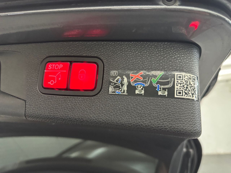 Mercedes-Benz E 300 d T 4Matic Sportpaket Bluetooth Navi LED — photo 14