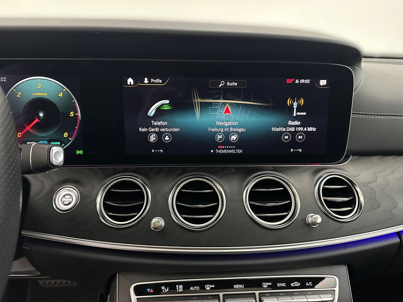 Mercedes-Benz E 300 d T 4Matic Sportpaket Bluetooth Navi LED — photo 10