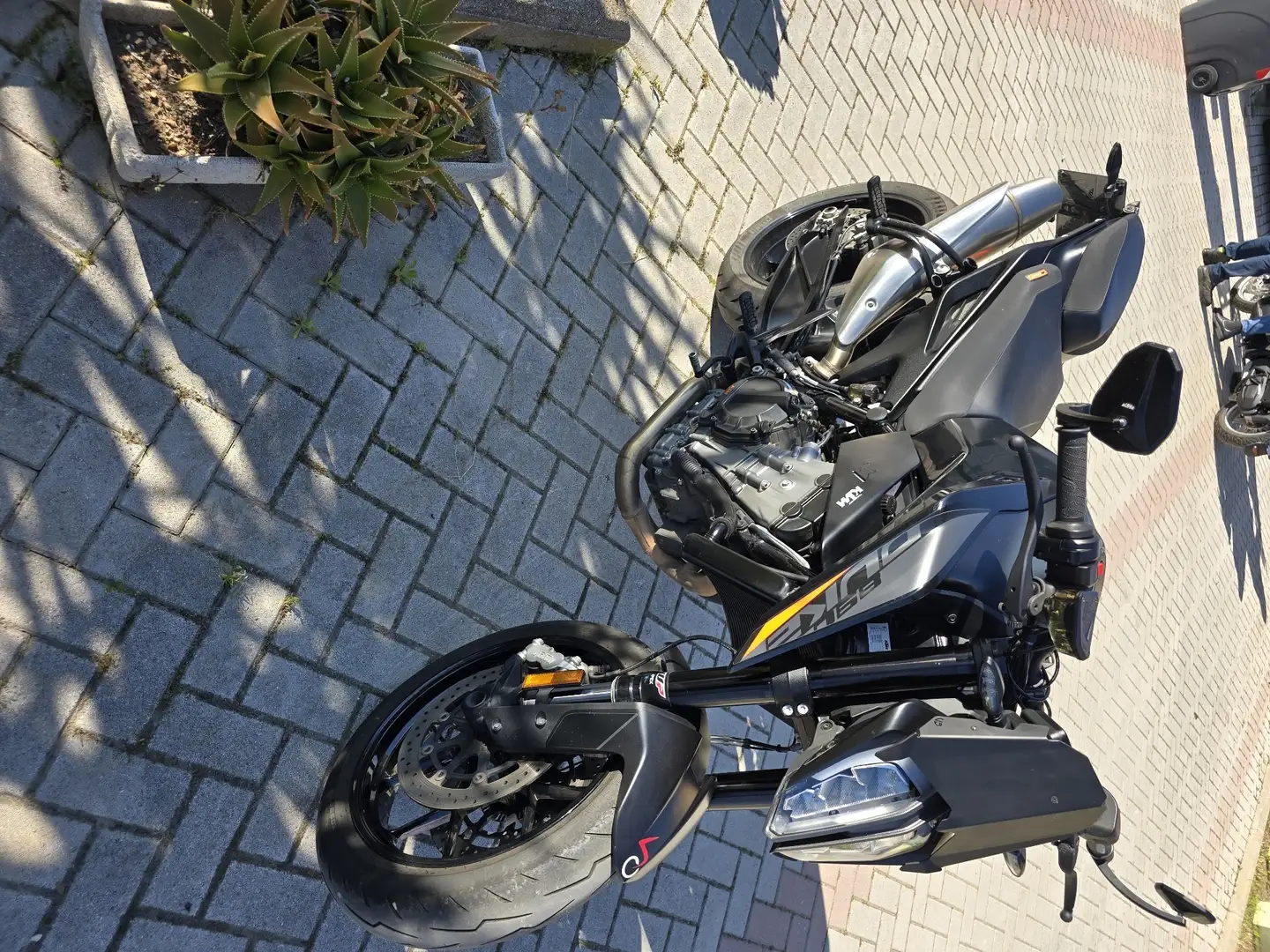 KTM 890 Duke Schwarz - 2