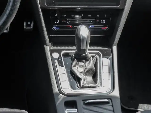 Volkswagen Passat Alltrack view 14