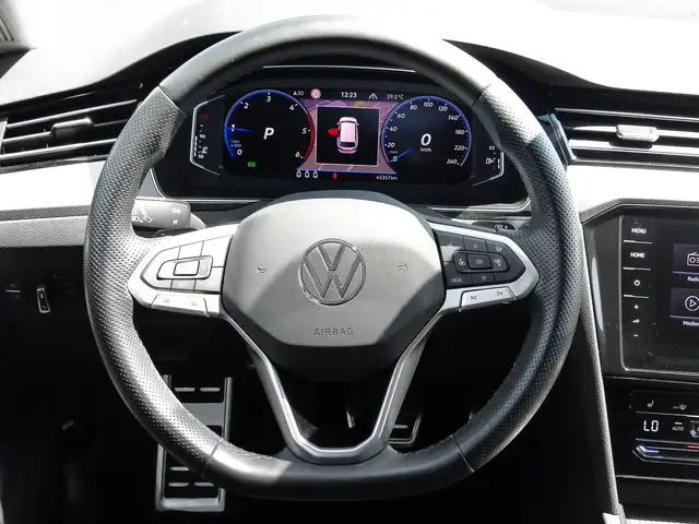 Volkswagen Passat Alltrack view 13