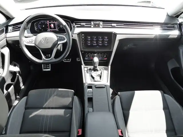 Volkswagen Passat Alltrack view 10