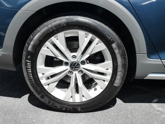 Volkswagen Passat Alltrack view 7