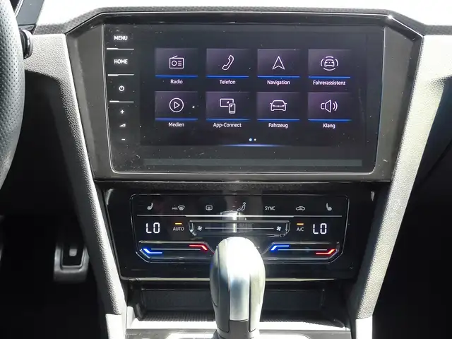 Volkswagen Passat Alltrack view 11