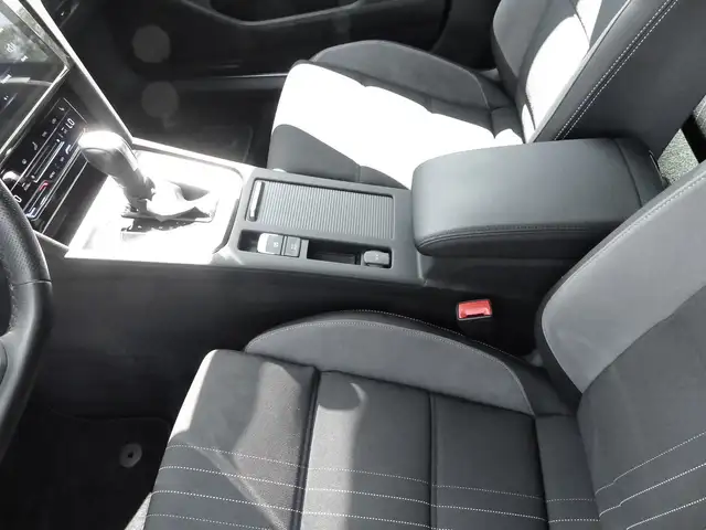 Volkswagen Passat Alltrack view 15