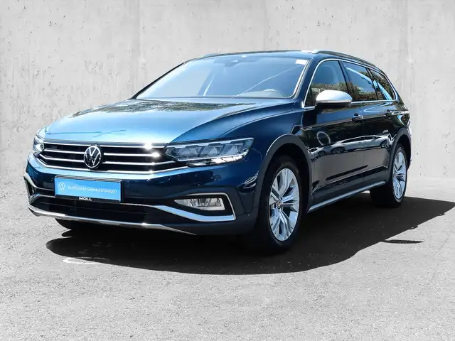 Volkswagen Passat Alltrack view 2
