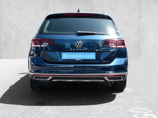 Volkswagen Passat Alltrack view 6