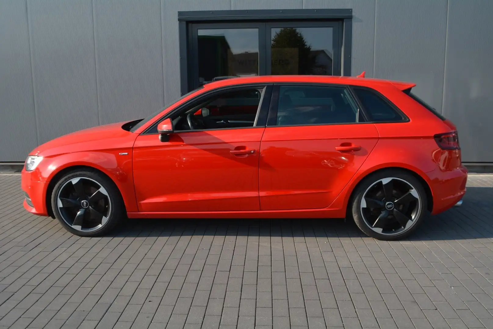 Audi A3 Sportback S-Line  quattro-Garantie inclusive Rot - 2
