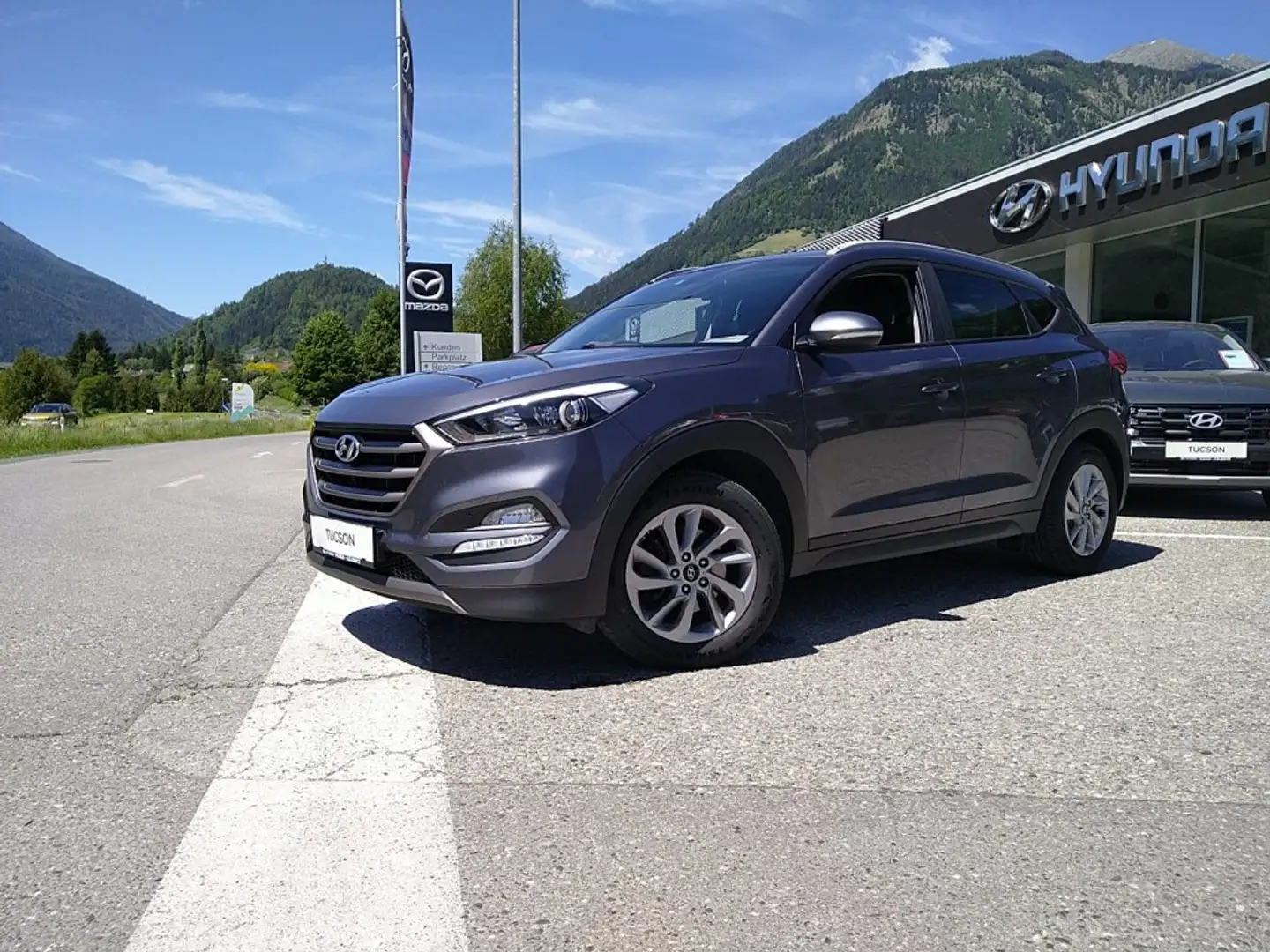 Hyundai TUCSON GO 2,0 CRDi 4WD MT Grau - 2