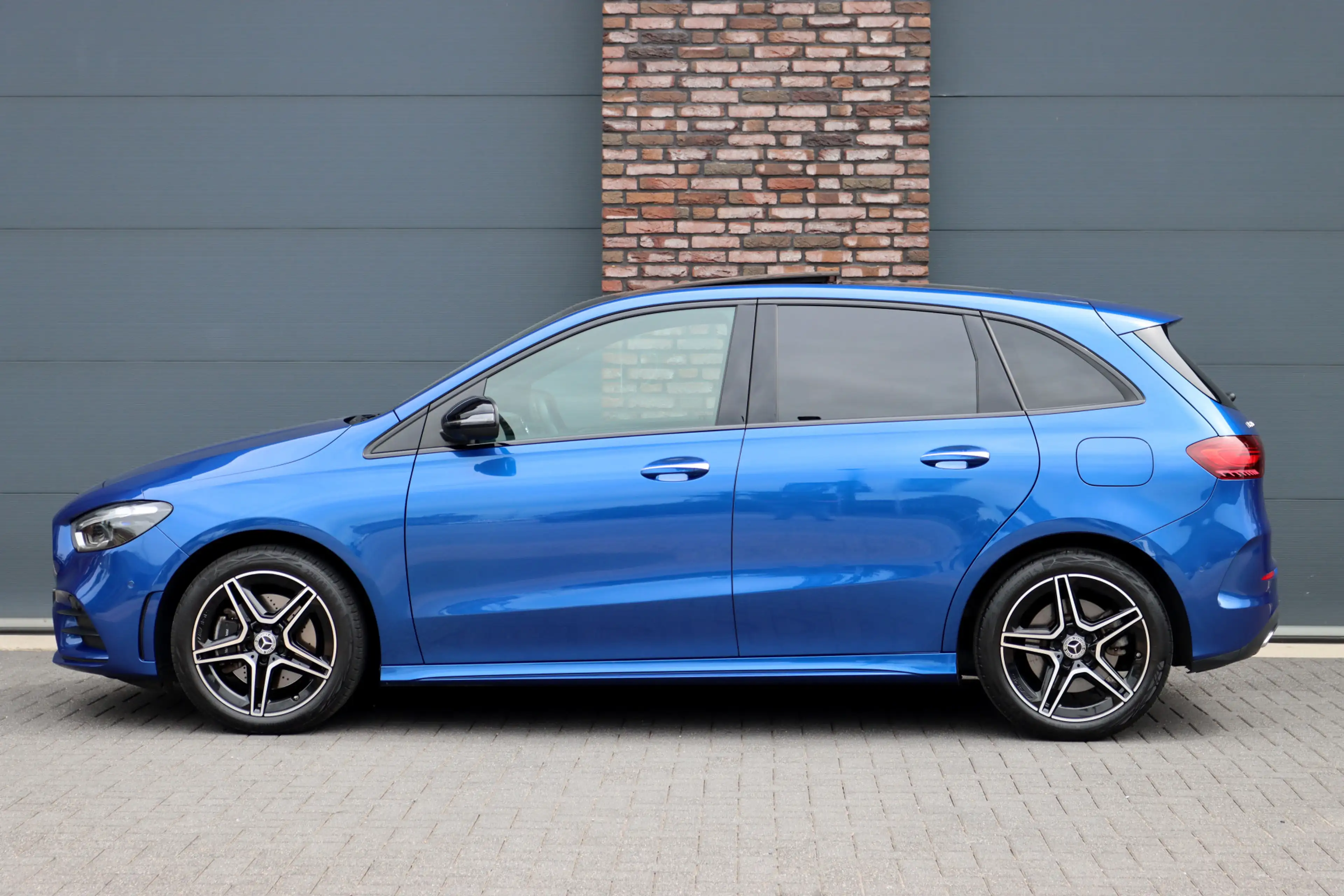 Mercedes-Benz B 250 e AMG Line Premium+ | Distronic+ | Memory | Trekha — photo 9