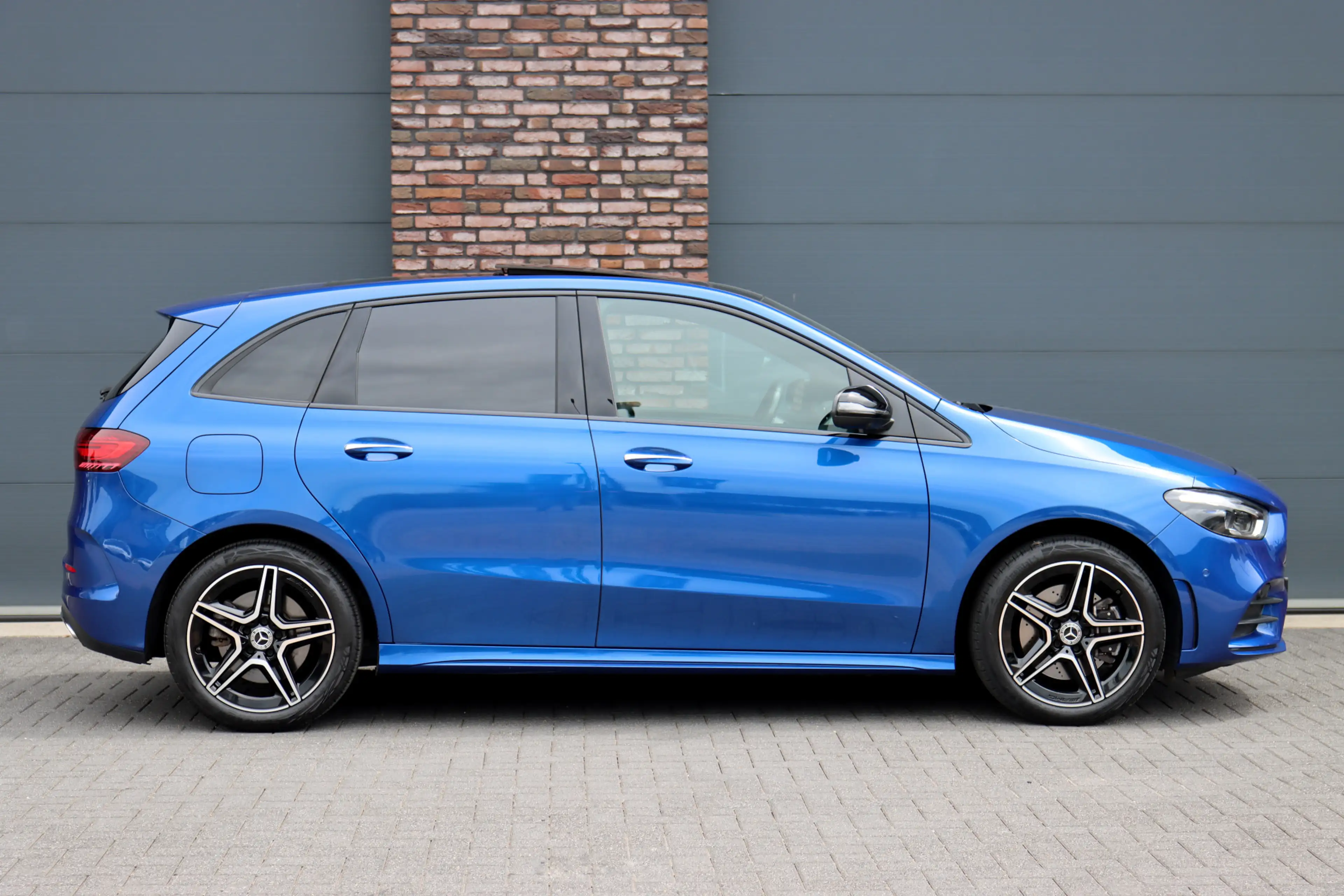 Mercedes-Benz B 250 e AMG Line Premium+ | Distronic+ | Memory | Trekha — photo 11