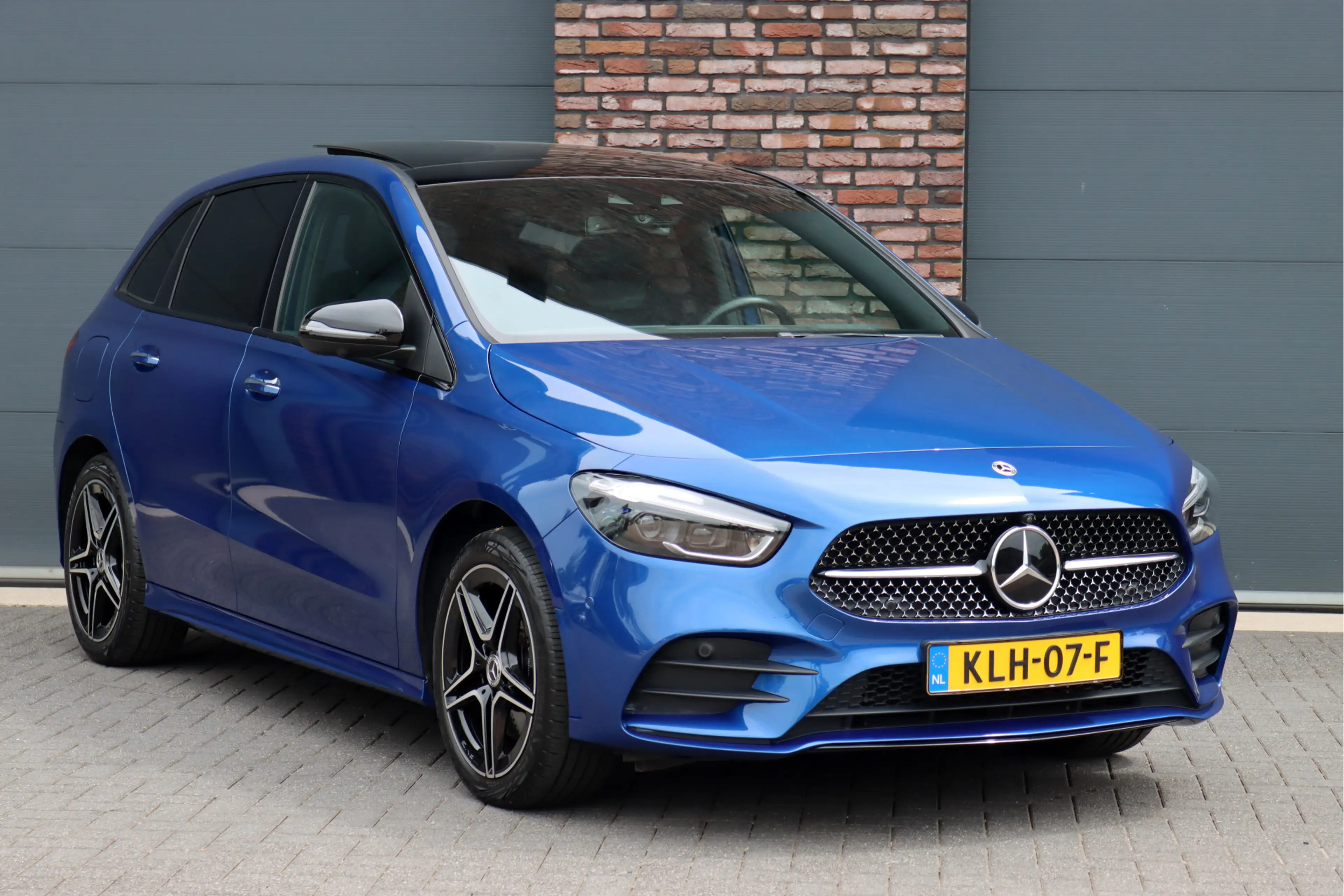 Mercedes-Benz B 250 e AMG Line Premium+ | Distronic+ | Memory | Trekha — photo 3