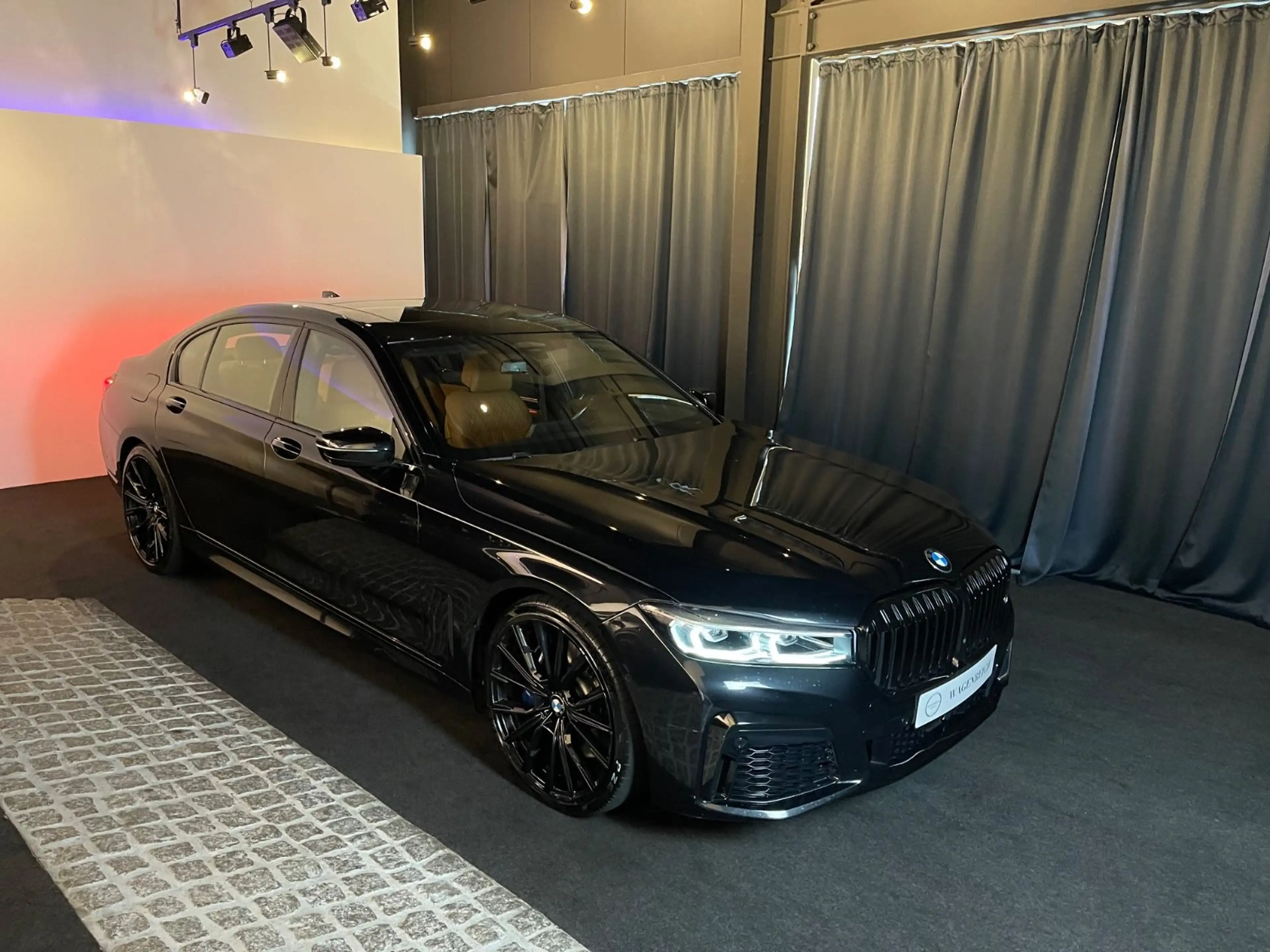 BMW 750 i M-Paket / M Sport / Long / Night