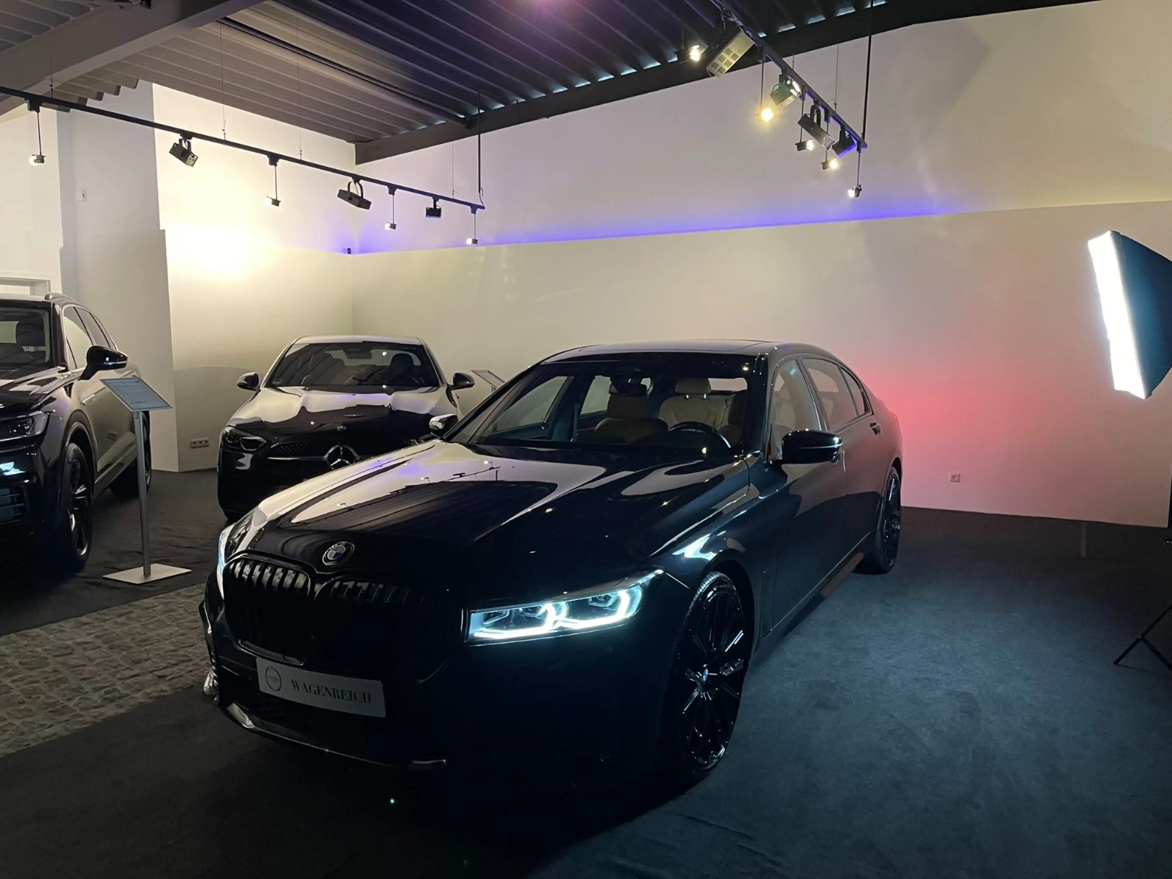 BMW 750 i M-Paket / M Sport / Long / Night — photo 15