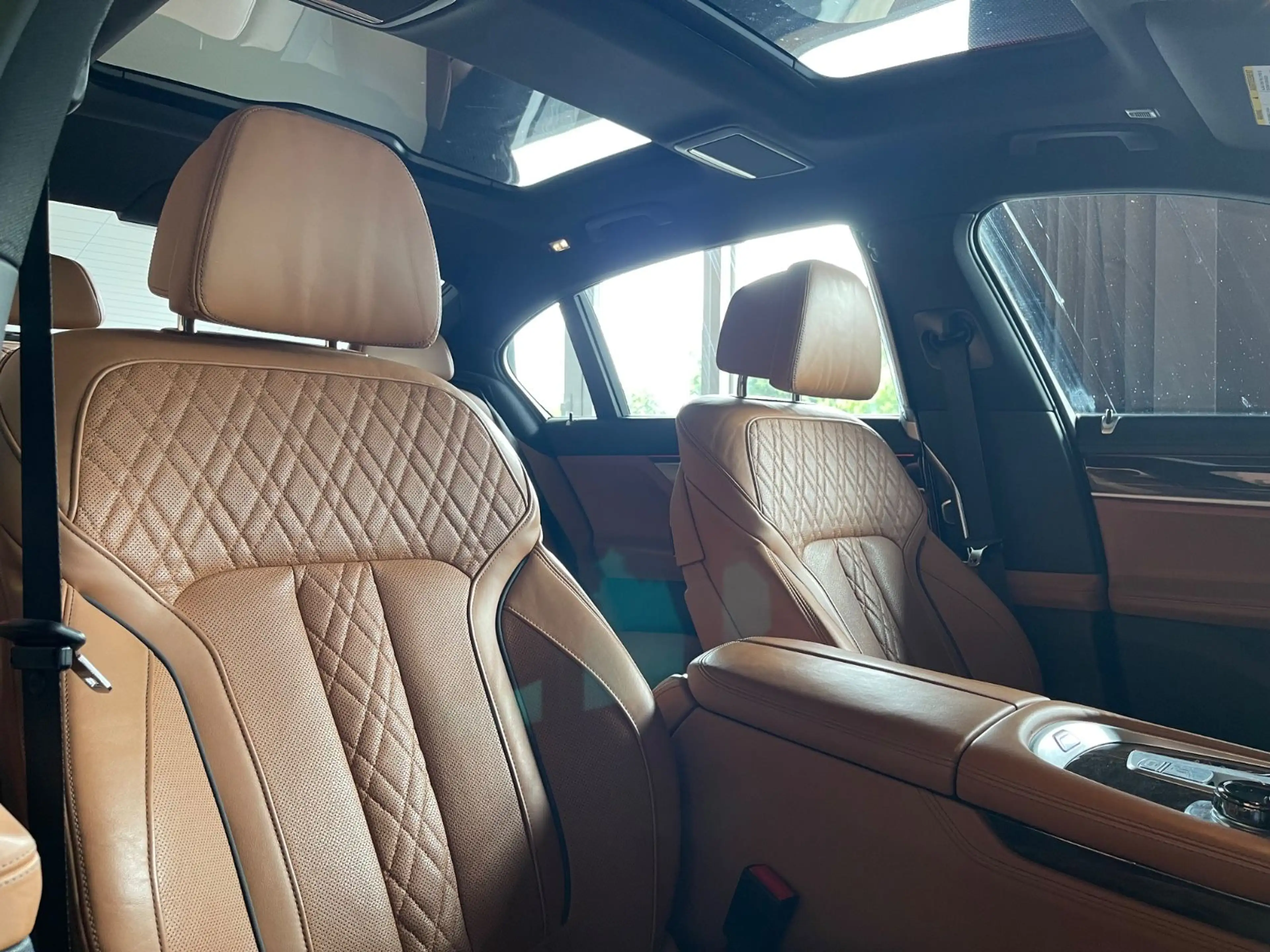 BMW 750 i M-Paket / M Sport / Long / Night — photo 9