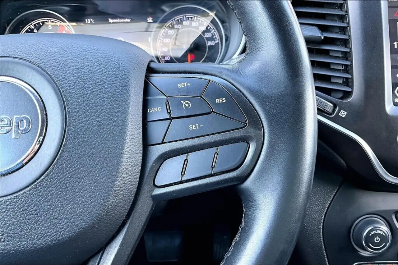 Jeep Cherokee photo Jeep Cherokee