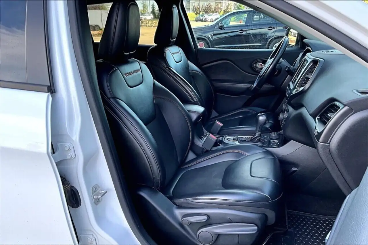 Jeep Cherokee photo Jeep Cherokee