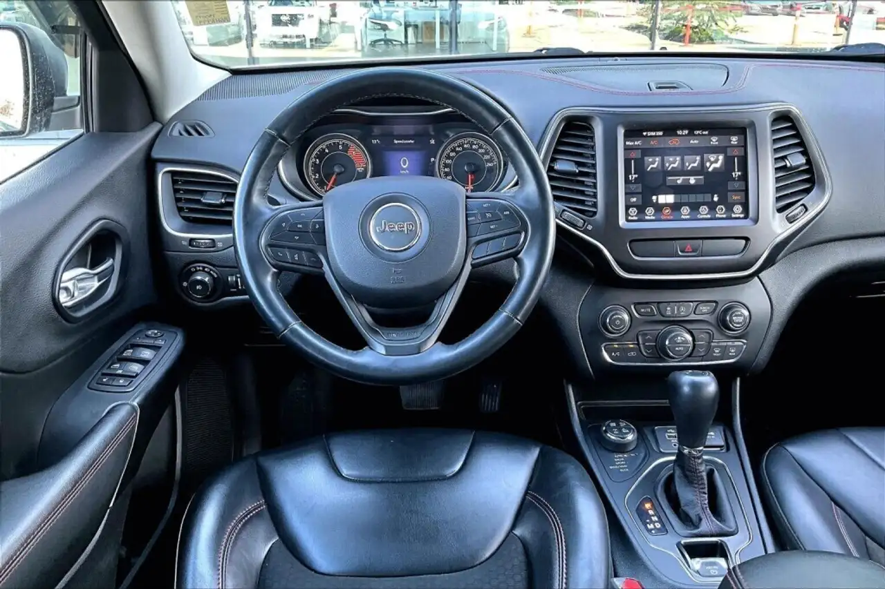 Jeep Cherokee photo Jeep Cherokee