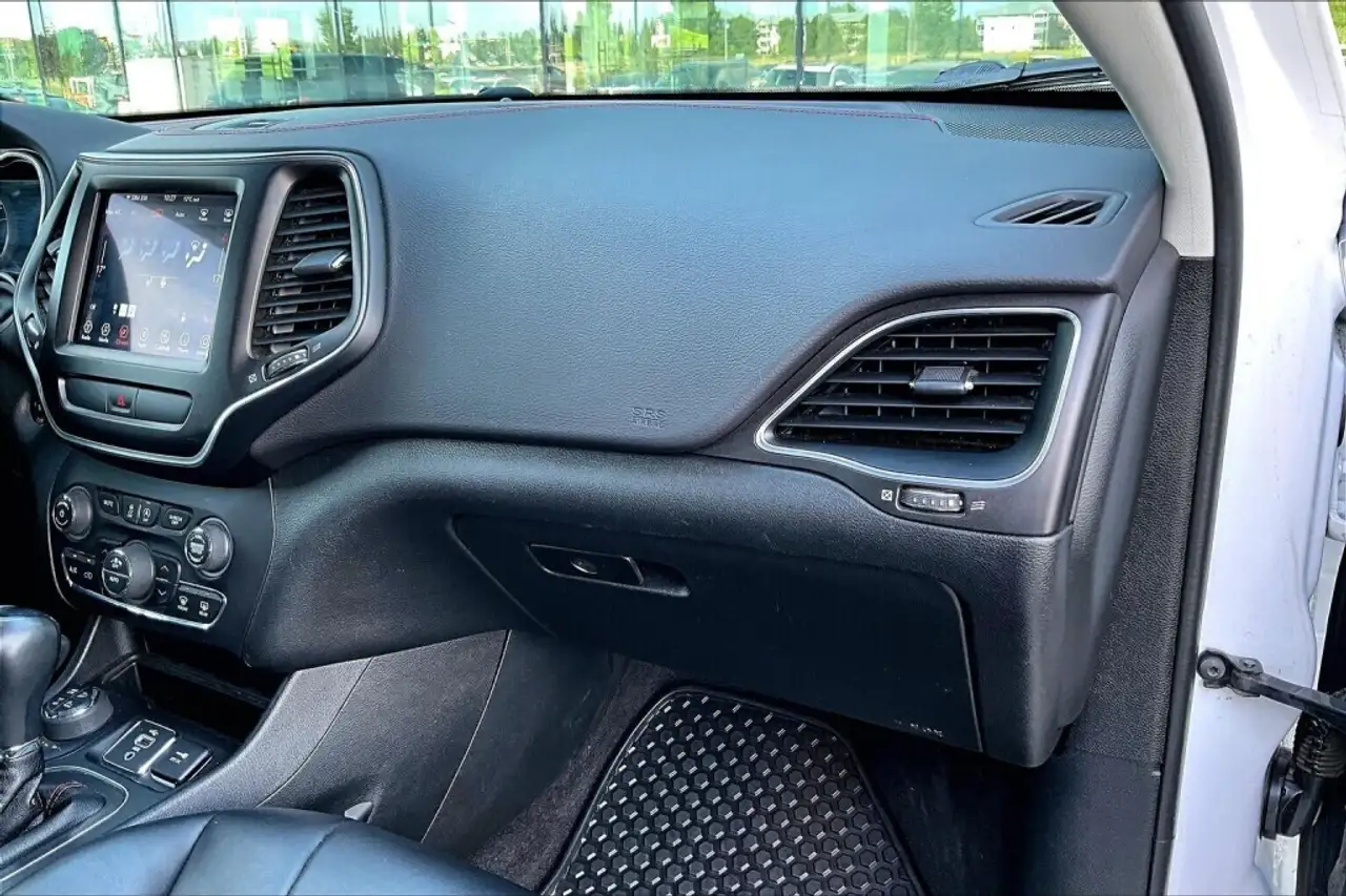 Jeep Cherokee photo Jeep Cherokee
