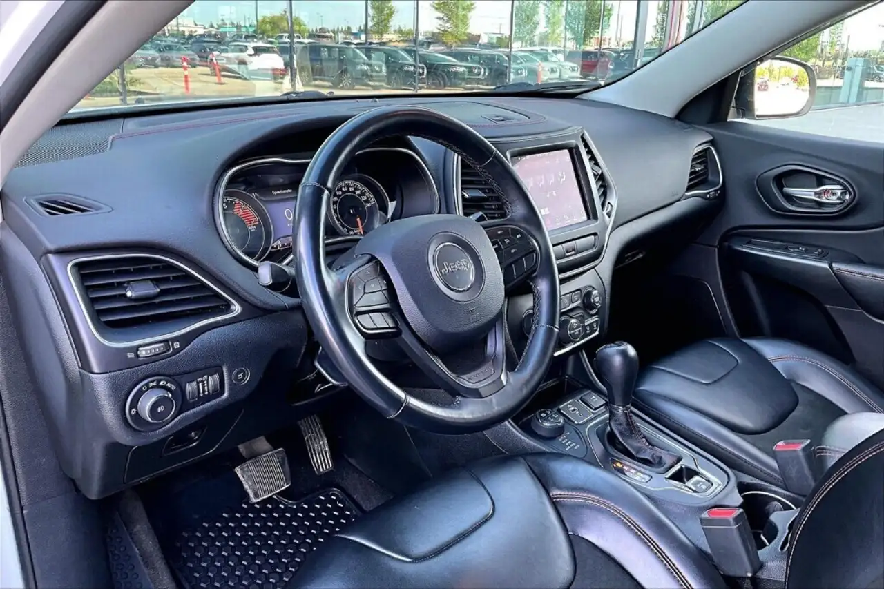 Jeep Cherokee photo Jeep Cherokee