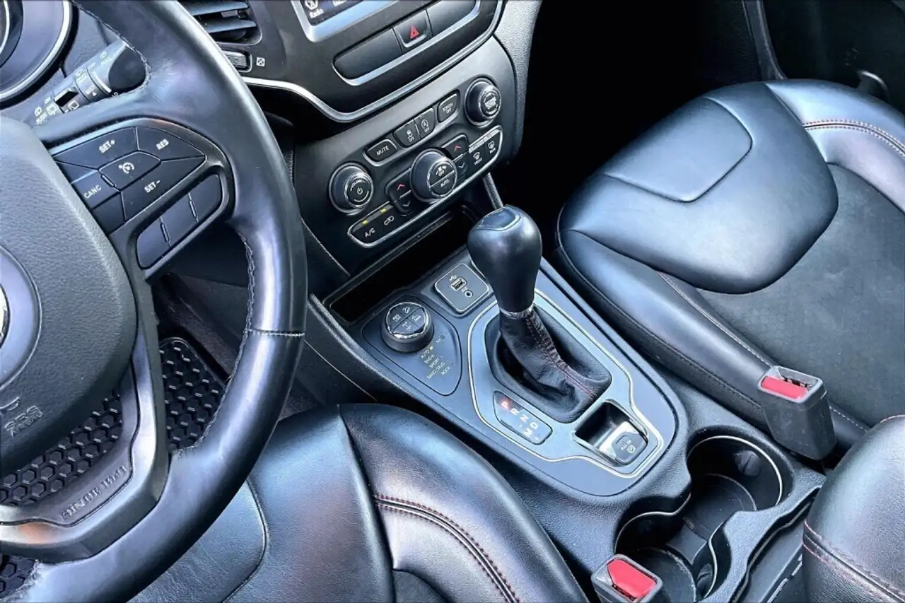 Jeep Cherokee photo Jeep Cherokee