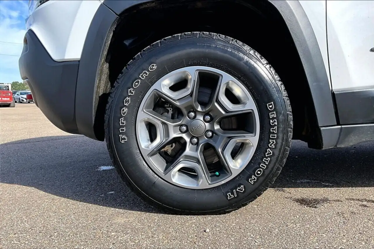 Jeep Cherokee photo Jeep Cherokee