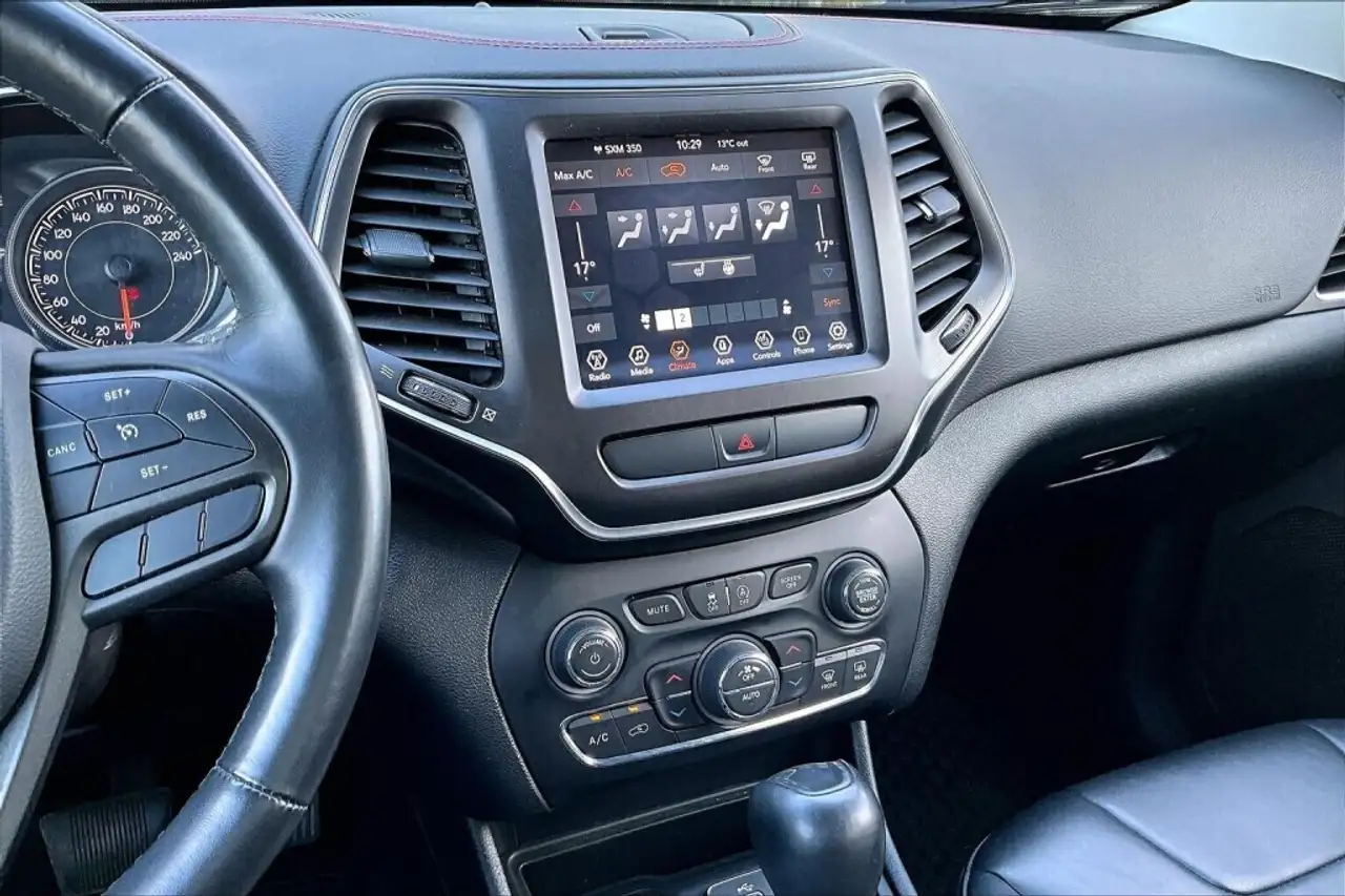 Jeep Cherokee photo Jeep Cherokee