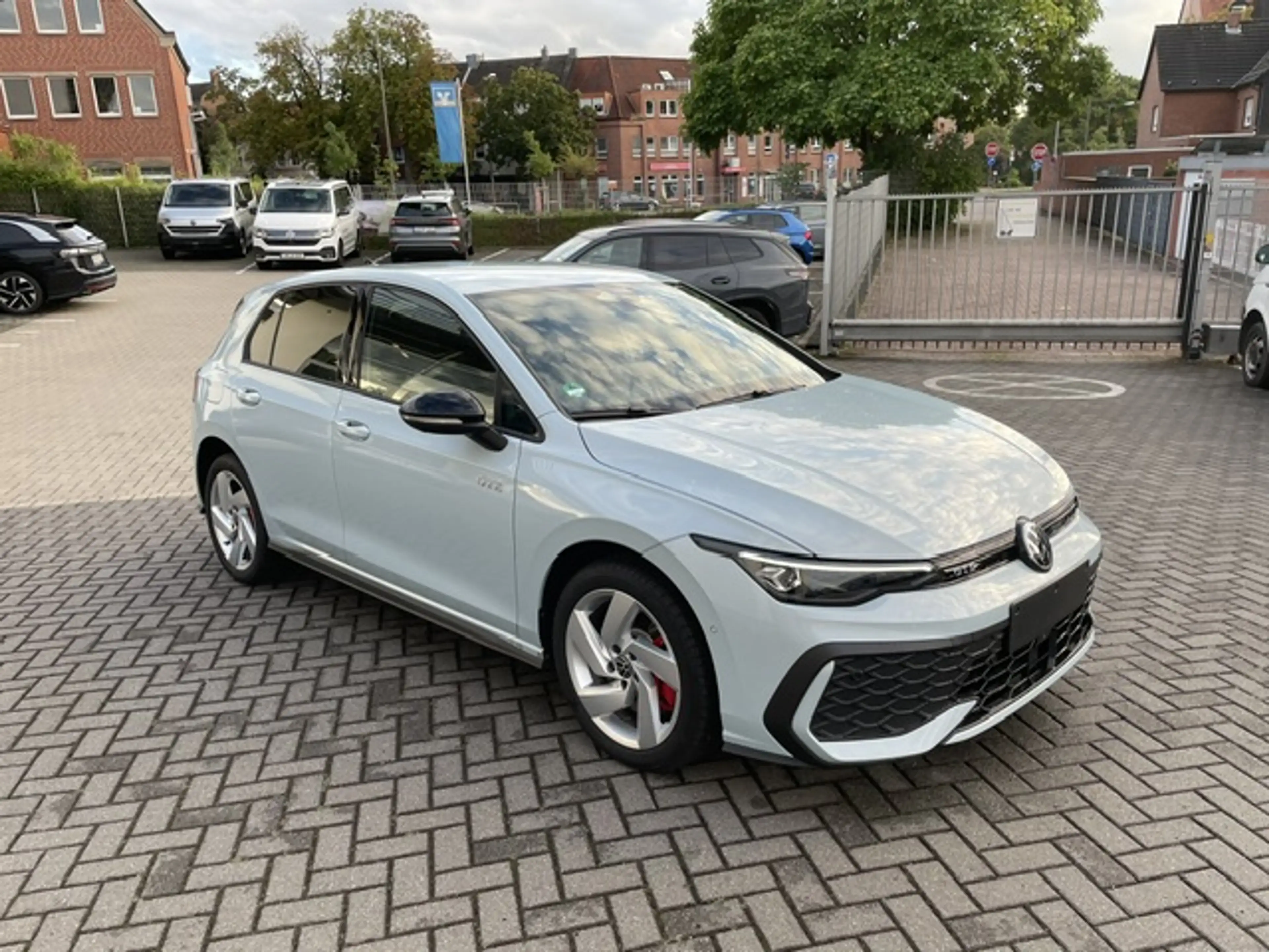 Volkswagen Golf VIII GTE eHybrid DSG 200 kW BlackStyle IQ-Light... — photo 4