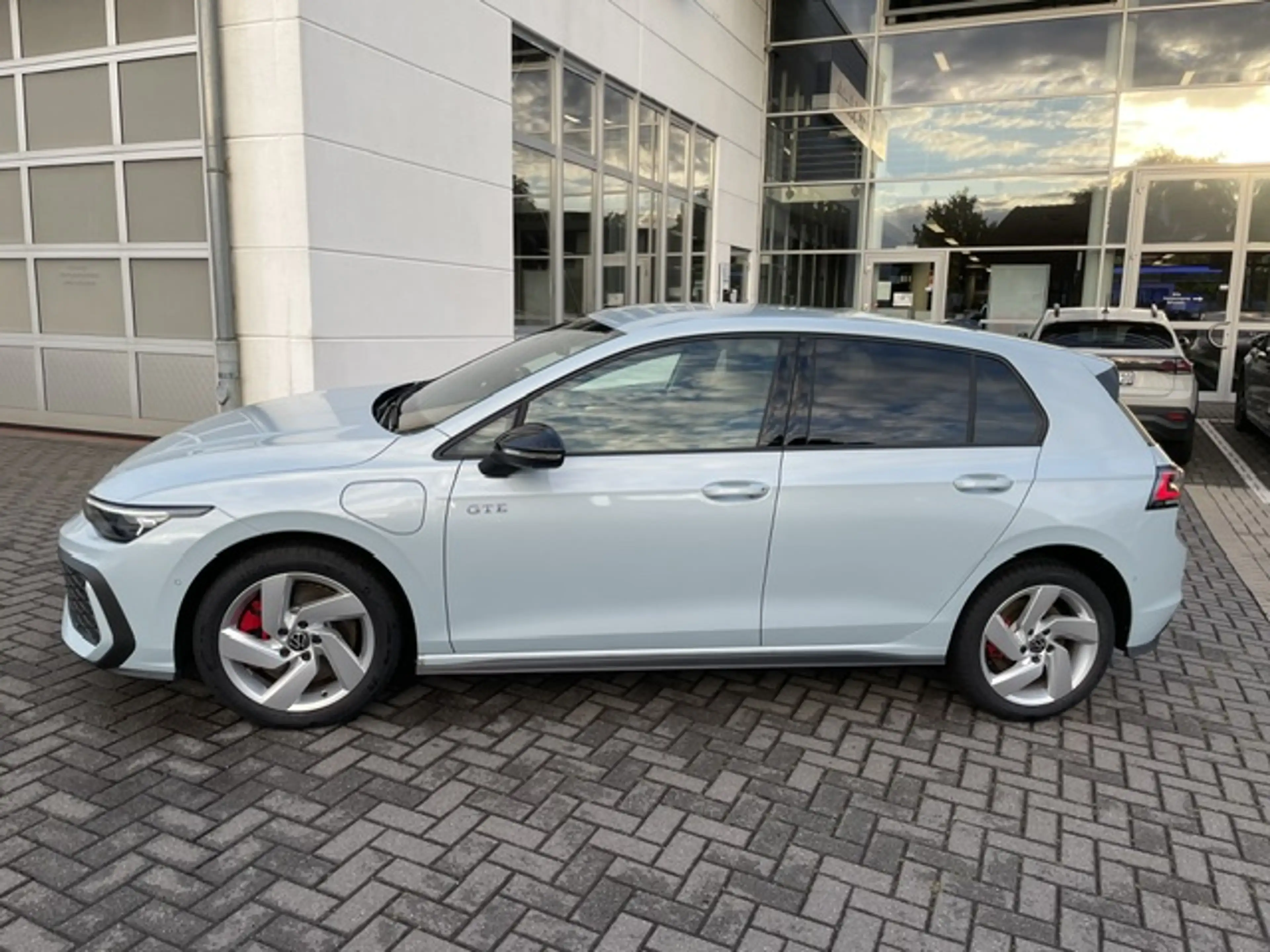 Volkswagen Golf VIII GTE eHybrid DSG 200 kW BlackStyle IQ-Light... — photo 2