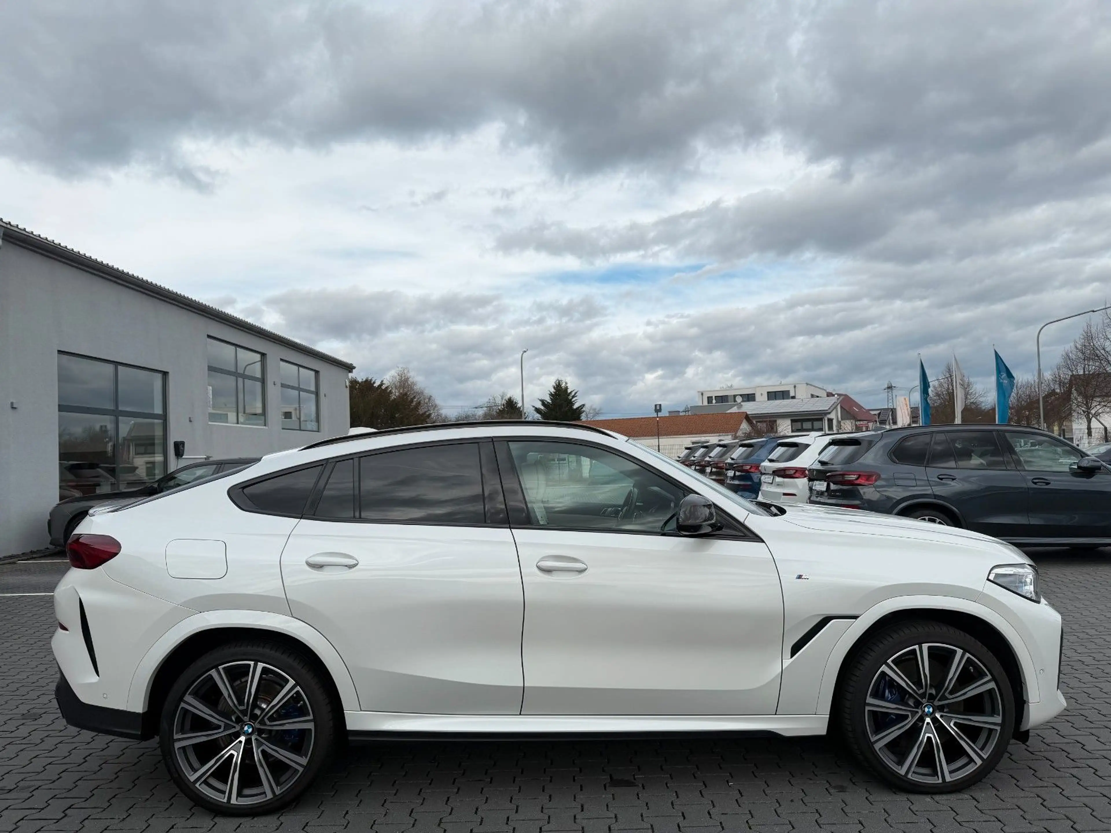 BMW X6 *40xd*MSPORT/INDIVIDUAL*360°ACC*HUD*LASER*AHK* — photo 2