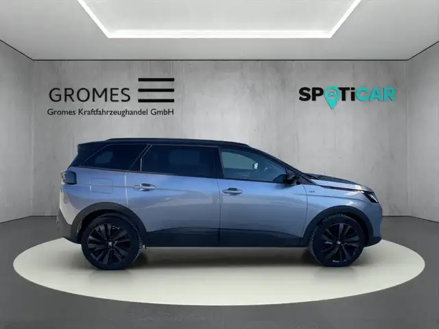 Peugeot 5008 view 2