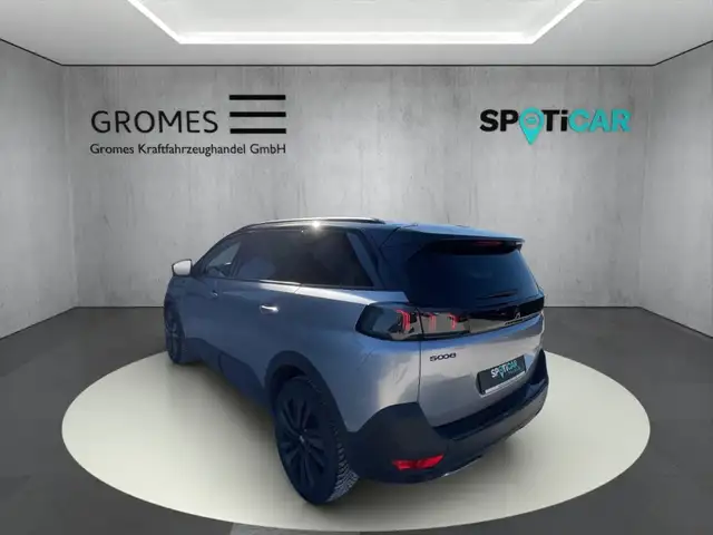 Peugeot 5008 view 5