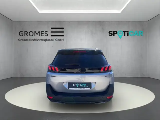 Peugeot 5008 view 4