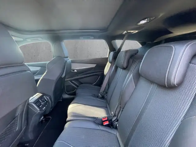 Peugeot 5008 view 8