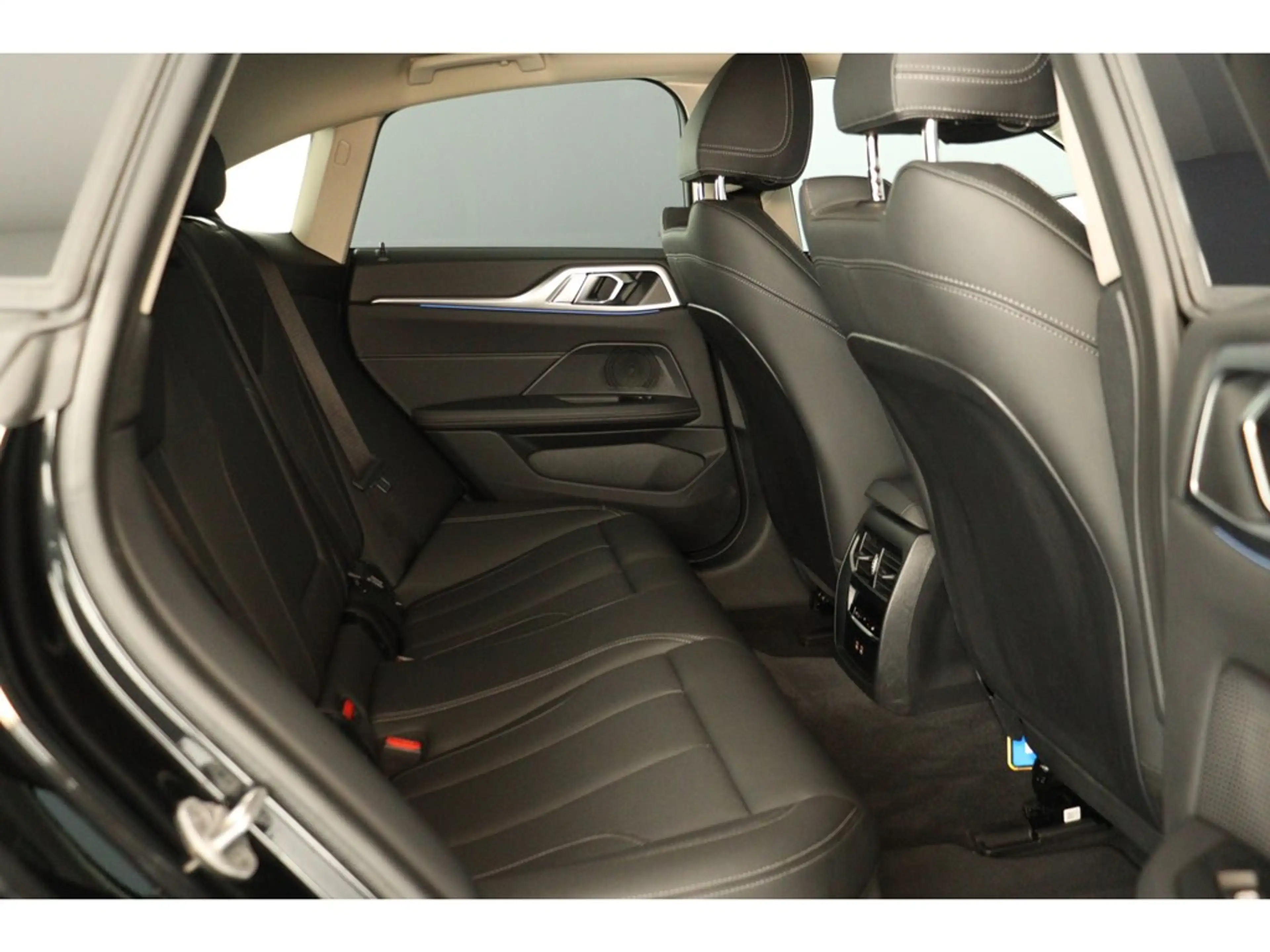BMW i4 eDrive40 340pk — photo 11