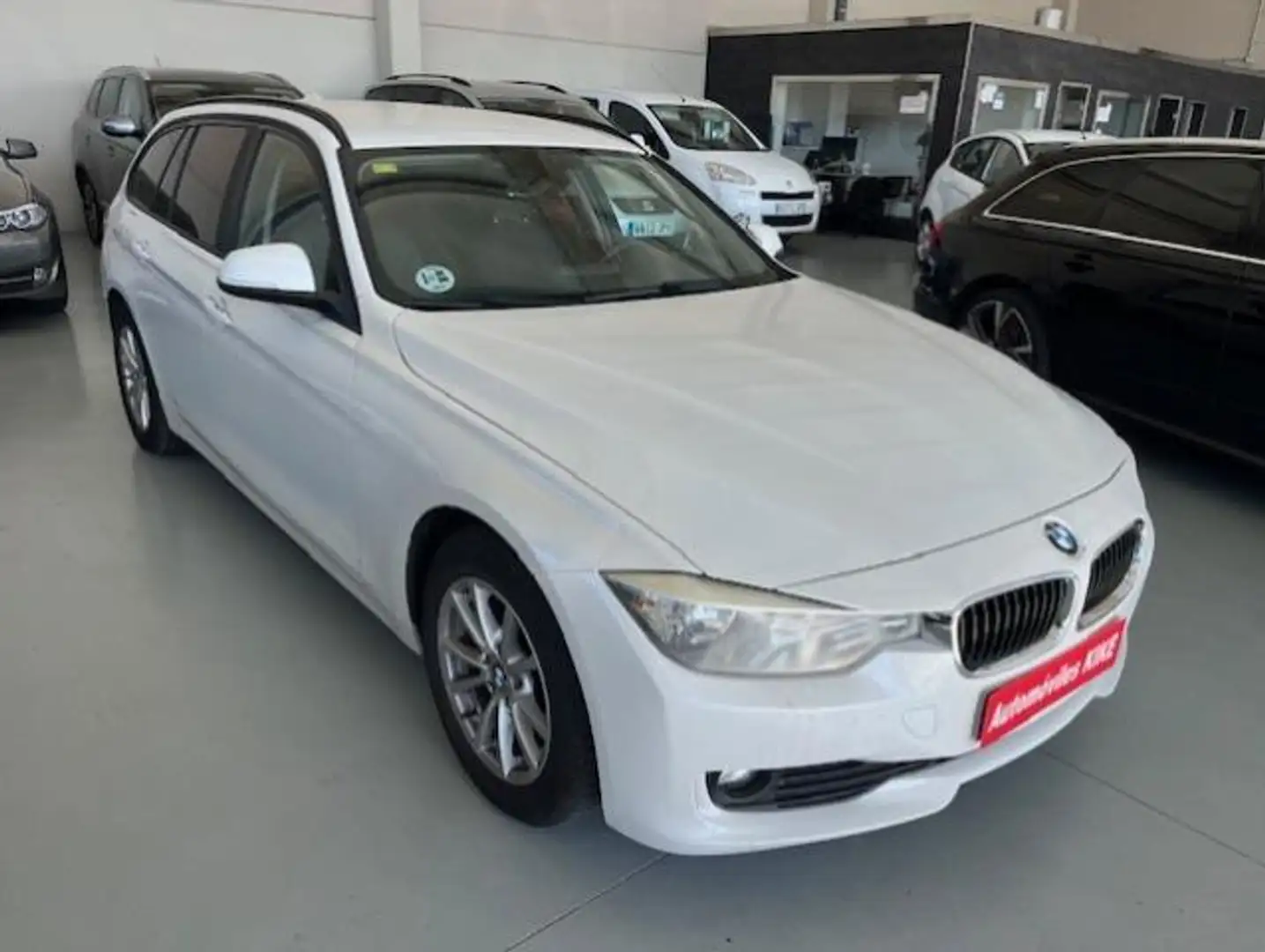 BMW 318 318d Touring Bianco - 2