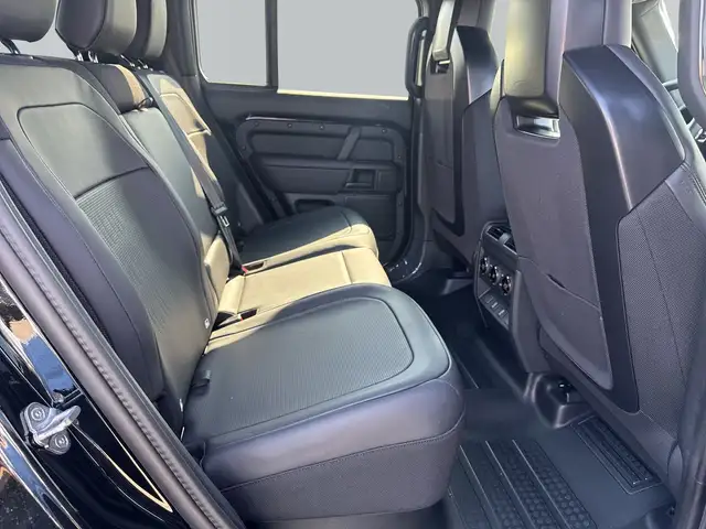 Land Rover Defender 110 view 11