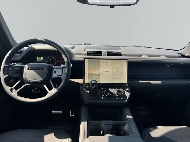 Land Rover Defender 110 view 7