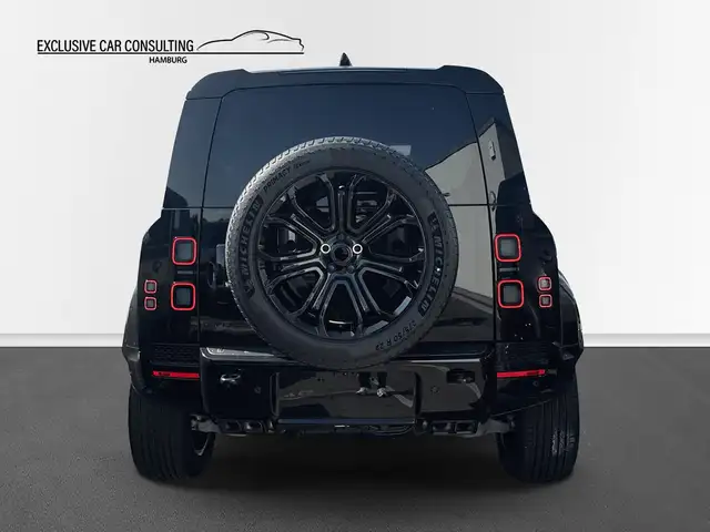 Land Rover Defender 110 view 5