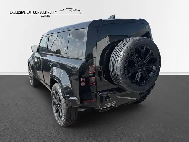 Land Rover Defender 110 view 4