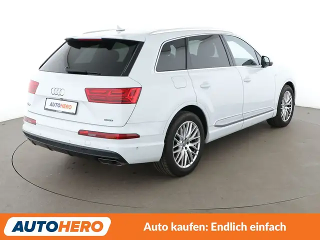 Audi Q7 view 6