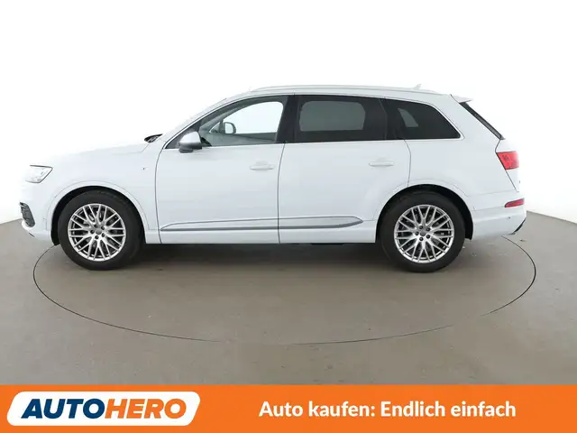 Audi Q7 view 3