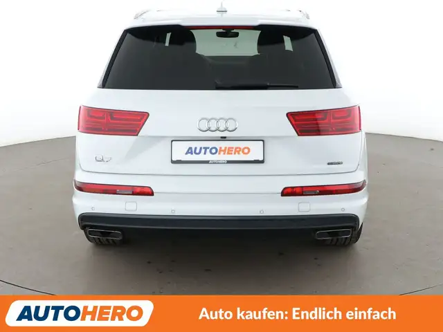 Audi Q7 view 5