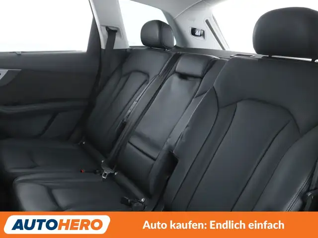 Audi Q7 view 14